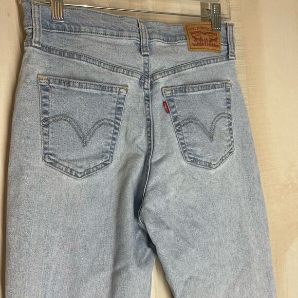 Levi’s high rise mom jeans light wash distressed, size 27 - Picture 7 of 16